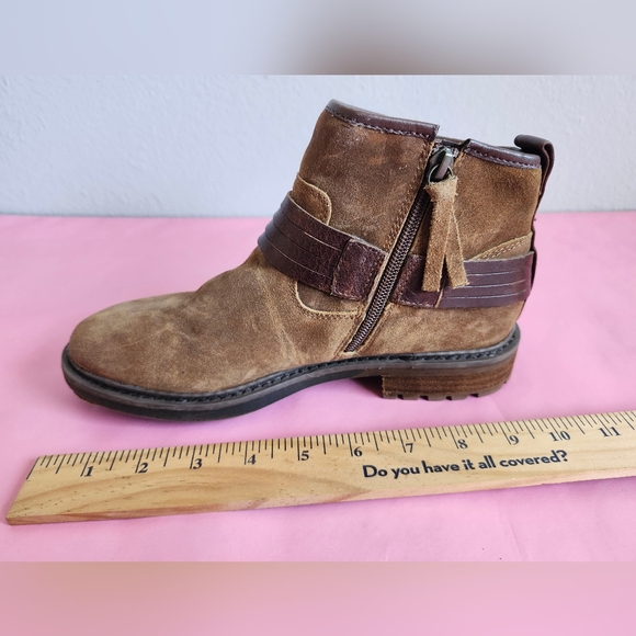 Sofft Shoes - 6.5 Sofft Women's Lavina belted buckle zip ankle bootie in Siena brown suede...